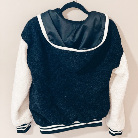 SALE Black & White Colorblock Zip-up Jacket - Picture 3 of 3